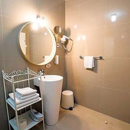 Ξενοδοχείο με διαμερίσματα Complex Living 4*