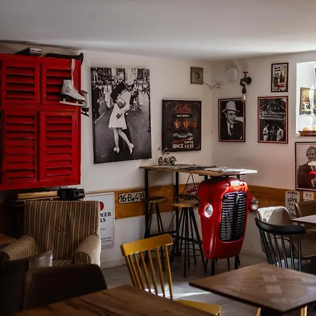 Ξενοδοχείο με διαμερίσματα Complex Living 3*